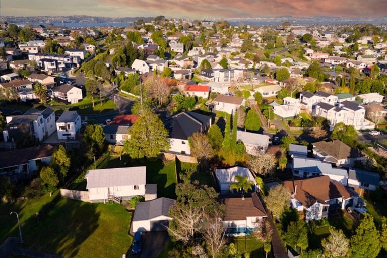 Photo of property in 6d Buisson Glade, West Harbour, Auckland, 0618