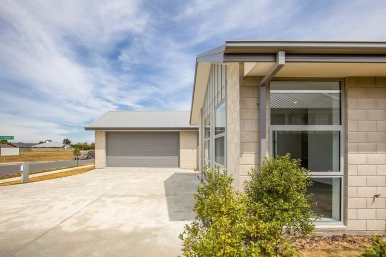Photo of property in 37 Westpark Boulevard, Rangiora, 7400