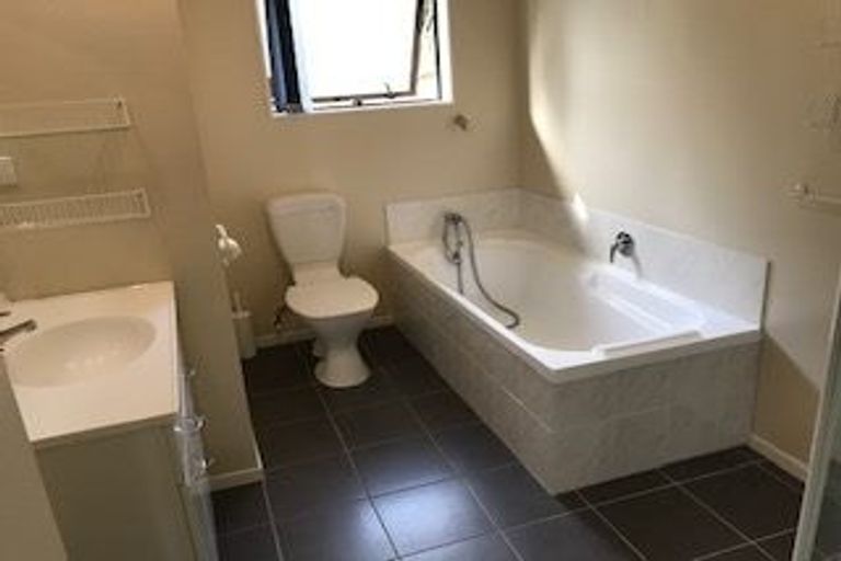 Photo of property in 9 Louvain Place, Greenhithe, Auckland, 0632