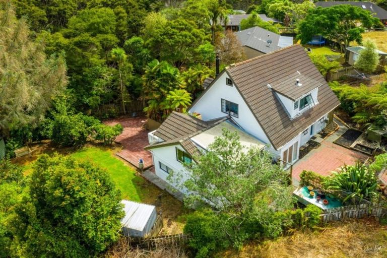 Photo of property in 84 Grassmere Road, Henderson Valley, Auckland, 0612