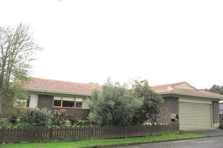 Photo of property in 10 Crestlands Place, Papakura, 2110