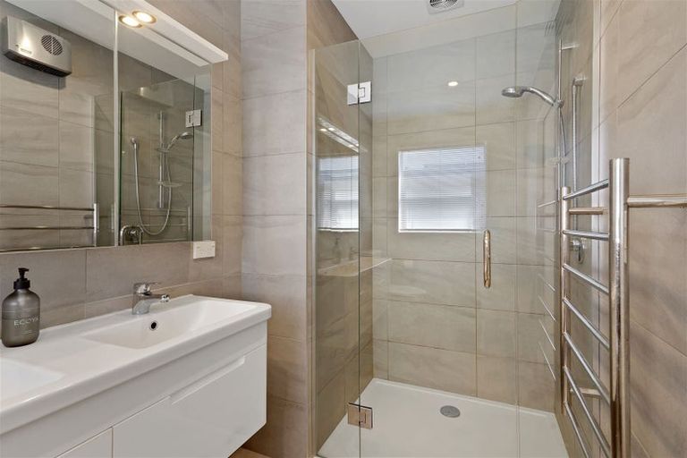 Photo of property in 11 Hilltop Lane, Mount Pleasant, Christchurch, 8081