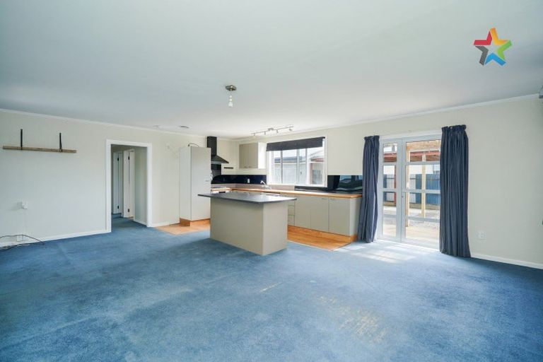 Photo of property in 30 Kilmarnock Street, Wallacetown, 9816