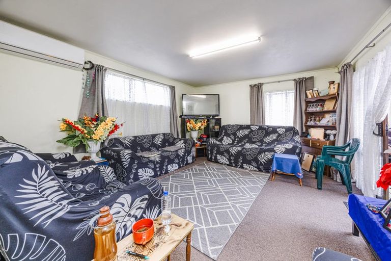 Photo of property in 2/22 Norrie Smith Avenue, Flat Bush, Auckland, 2023