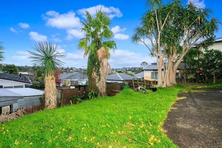 Photo of property in 2/35 Cockayne Crescent, Sunnynook, Auckland, 0620