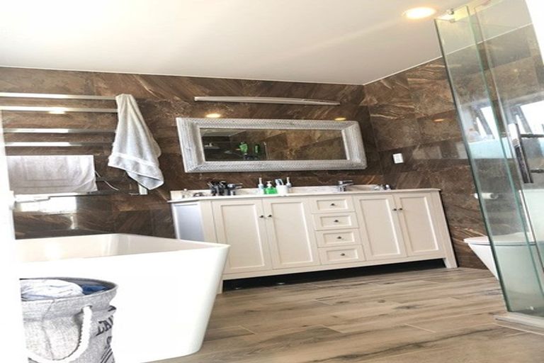 Photo of property in 19 Headland Drive, Long Bay, Auckland, 0630