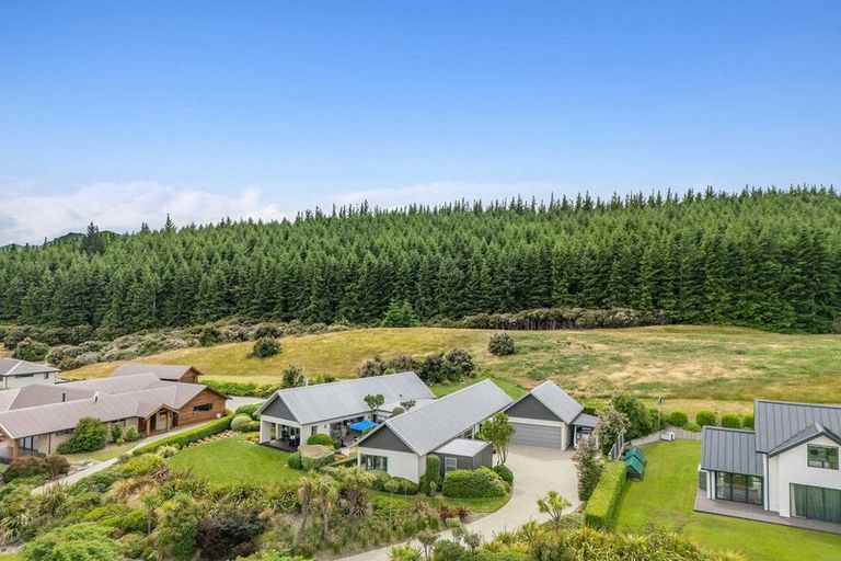 Photo of property in 70 Forest Heights, Wanaka, 9305