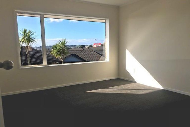 Photo of property in 1/12 Libnai Avenue, Clover Park, Auckland, 2019