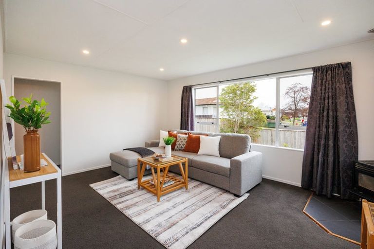 Photo of property in 18 Cumberland Place, Kelvin Grove, Palmerston North, 4414