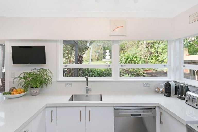 Photo of property in 29 Bert Wilson Place, Cockle Bay, Auckland, 2014