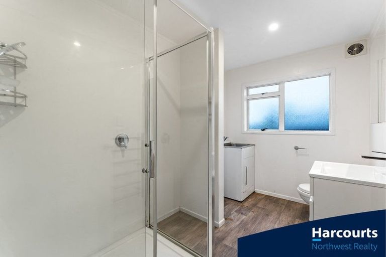 Photo of property in 188 Waimumu Road, Massey, Auckland, 0614