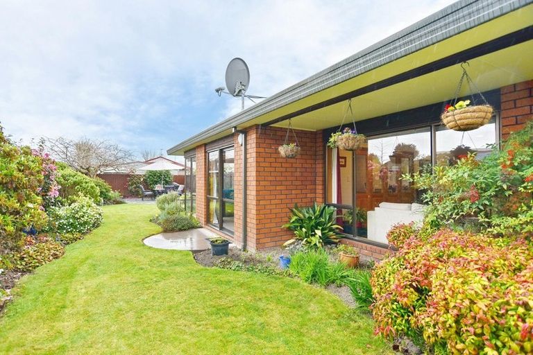Photo of property in 78 Regency Crescent, Redwood, Christchurch, 8051