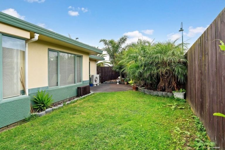 Photo of property in 70 Armoy Drive, East Tamaki, Auckland, 2016