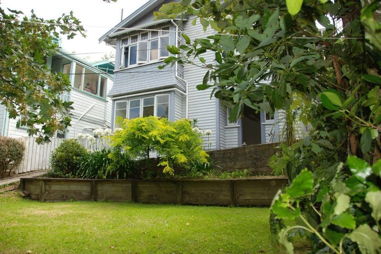 Photo of property in 104 Glenmore Street, Northland, Wellington, 6012