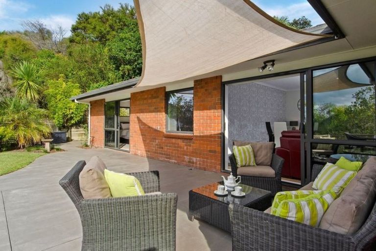 Photo of property in 22 Helen Ryburn Place, Torbay, Auckland, 0630