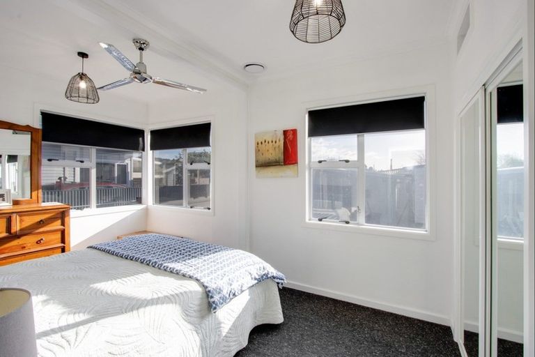 Photo of property in 12 Hinton Road, Taradale, Napier, 4112