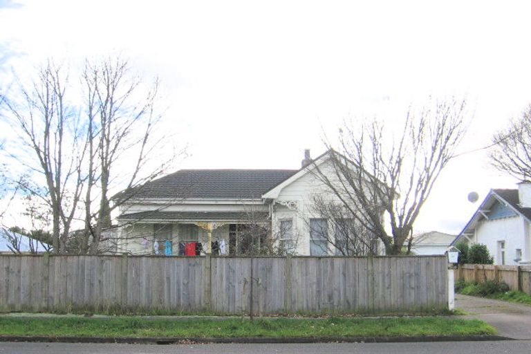 Photo of property in 11 Limbrick Street, Terrace End, Palmerston North, 4410