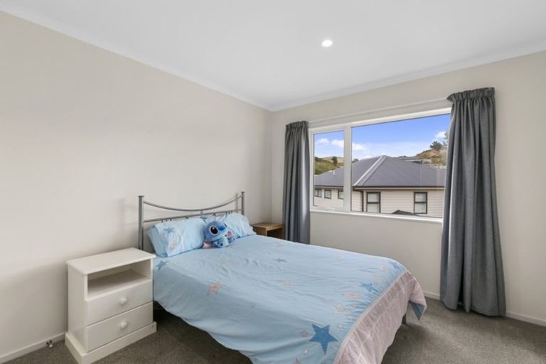 Photo of property in 7 Epic Way, Newlands, Wellington, 6037