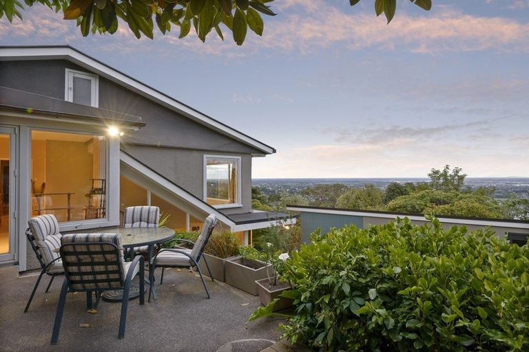 Photo of property in 105 Dyers Pass Road, Cashmere, Christchurch, 8022