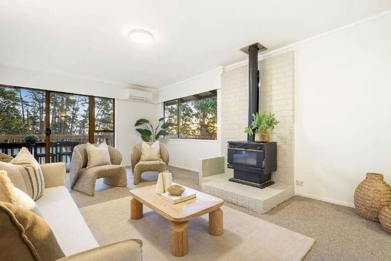 Photo of property in 32 Rosecamp Road, Beach Haven, Auckland, 0626