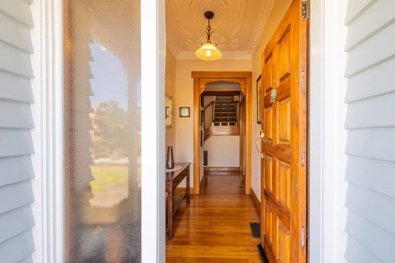 Photo of property in 47 Waiwaka Terrace, Strandon, New Plymouth, 4312