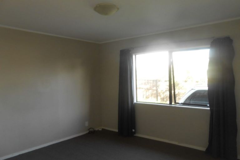 Photo of property in 3/106 Shifnal Drive, Randwick Park, Auckland, 2105