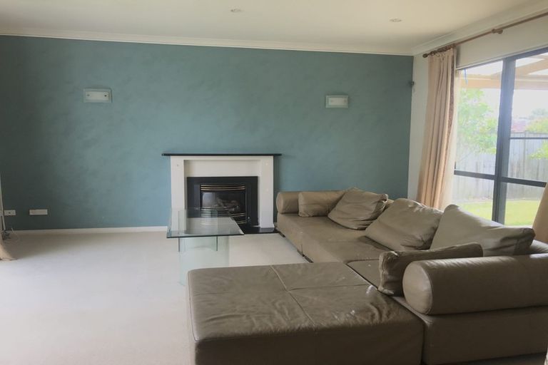 Photo of property in 132 Hugh Green Drive, Pinehill, Auckland, 0632