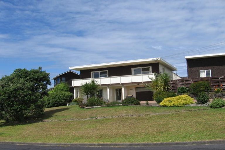 Photo of property in 2/1 Willis Street, Torbay, Auckland, 0630