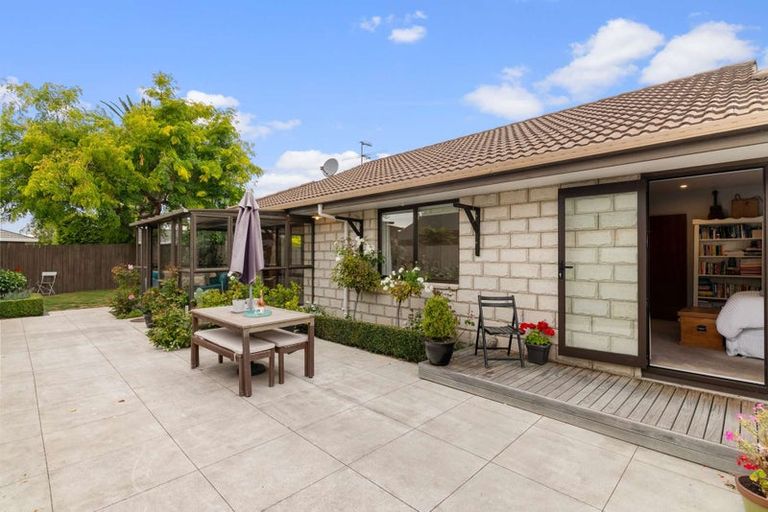 Photo of property in 19a Clipper Place, Redwood, Christchurch, 8051