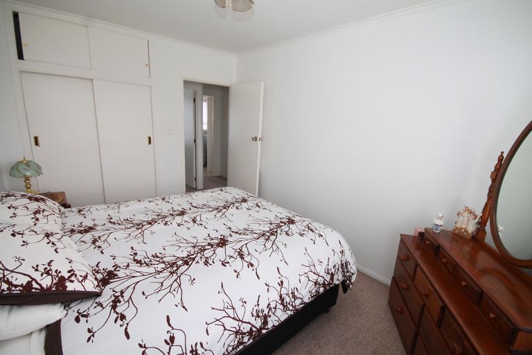 Photo of property in 2/41 Wood Street, Papakura, 2110