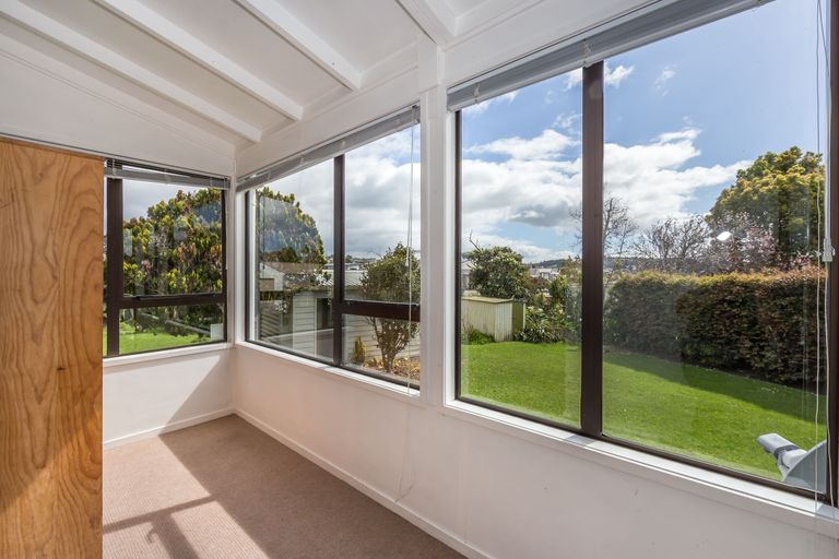 Photo of property in 28 Kauri Crescent, Snells Beach, 0920