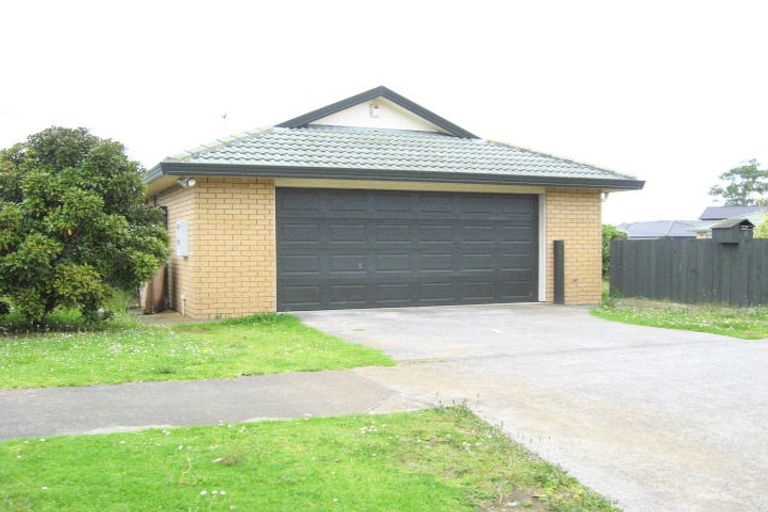 Photo of property in 1 Crossandra Drive, Mangere, Auckland, 2022