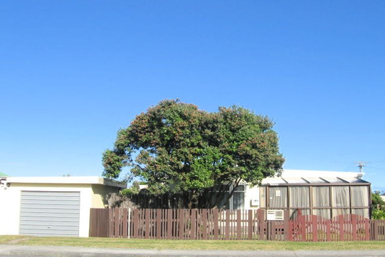 Photo of property in 1 Toi Street, Otaki Beach, Otaki, 5512