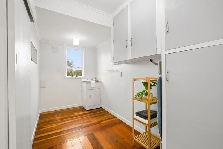 Photo of property in 247 Mangorei Road, Merrilands, New Plymouth, 4312