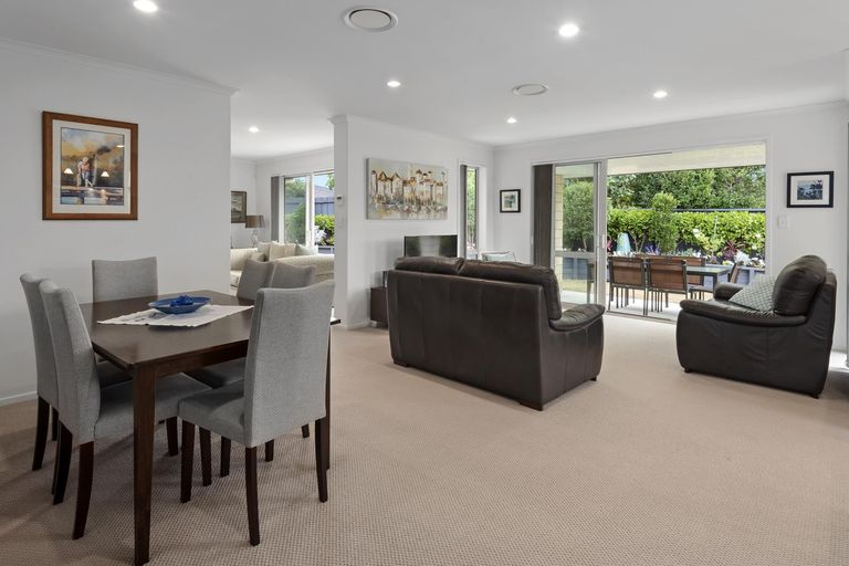 Photo of property in 160b One Tree Point Road, One Tree Point, 0118