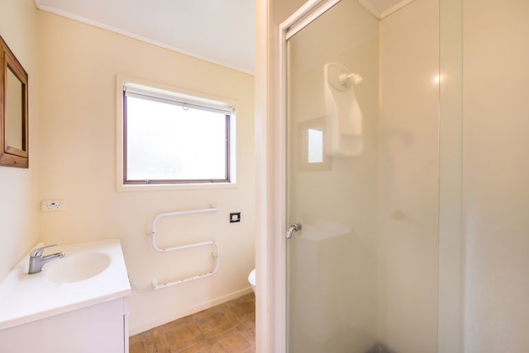 Photo of property in 28 Kauri Crescent, Snells Beach, 0920