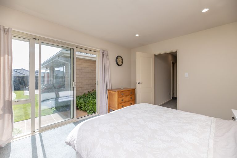 Photo of property in 10 Harrys Way, Redwood, Christchurch, 8051
