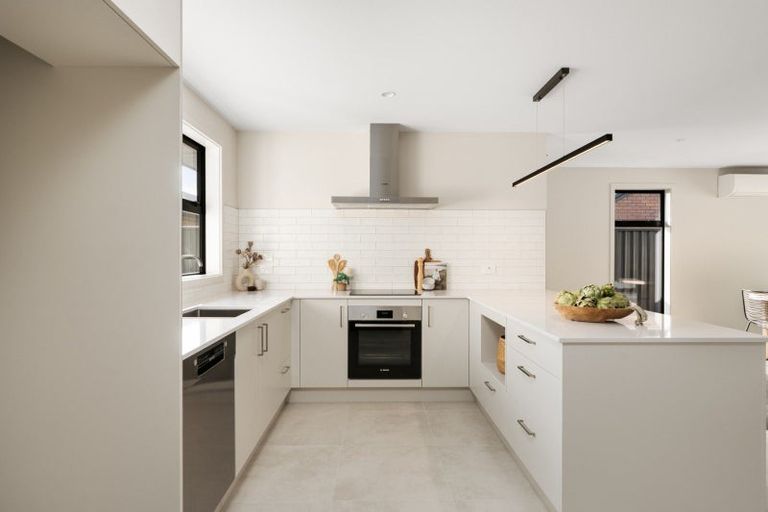 Photo of property in 39 Hammick Crescent, Pyes Pa, 3112