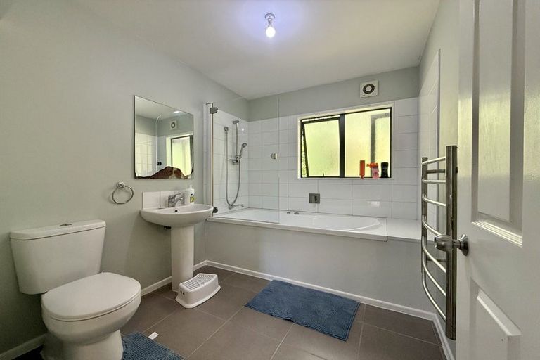 Photo of property in 116 Pinehaven Road, Pinehaven, Upper Hutt, 5019