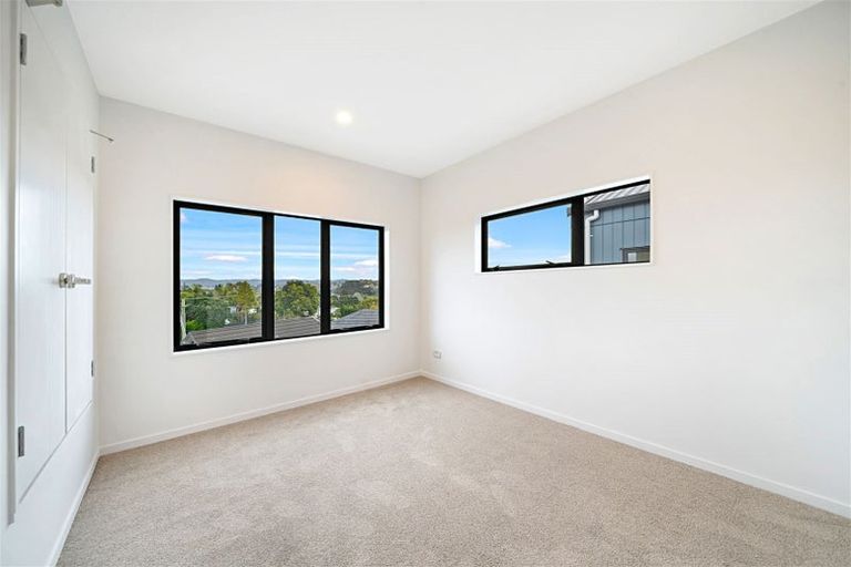 Photo of property in 1/2 Abbotleigh Avenue, Te Atatu Peninsula, Auckland, 0610