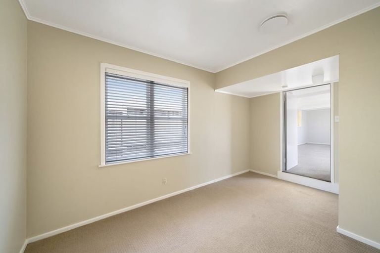 Photo of property in 16 Coniston Avenue, Te Atatu South, Auckland, 0610