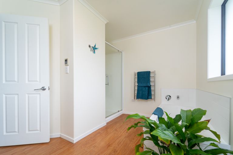 Photo of property in 27 Carrington Drive, Carterton, 5713