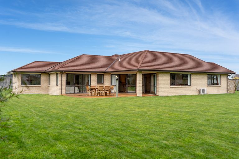 Photo of property in 27 Carrington Drive, Carterton, 5713