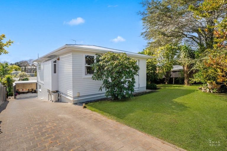 Photo of property in 31 Bodi Place, Te Atatu South, Auckland, 0610