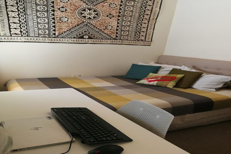 Photo of property in 180 Sutherland Road, Lyall Bay, Wellington, 6022