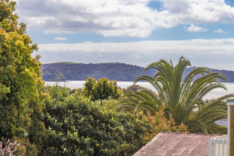 Photo of property in 28 Kauri Crescent, Snells Beach, 0920