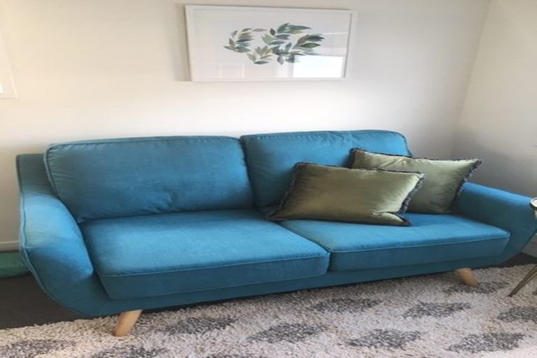 Photo of property in 1/1 Deuxberry Avenue, Northcote, Auckland, 0627