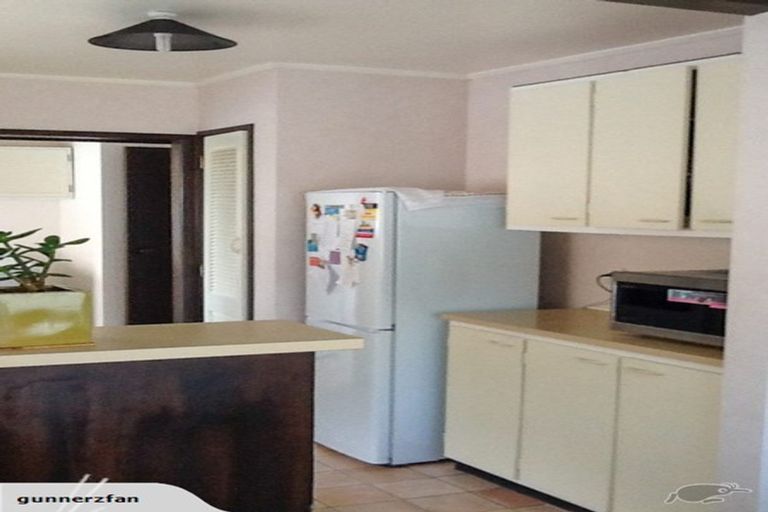 Photo of property in 1/150a Prince Regent Drive, Half Moon Bay, Auckland, 2012