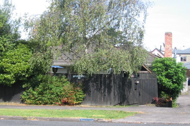 Photo of property in 2/36 Arawa Street, New Lynn, Auckland, 0600