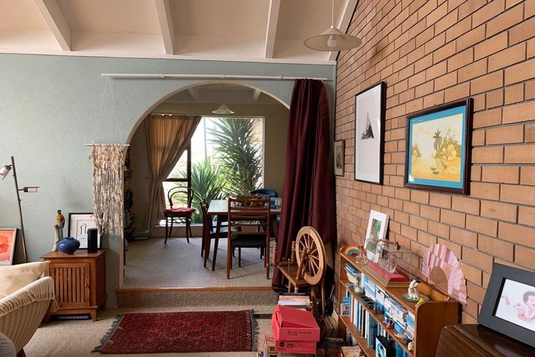 Photo of property in 2/75 Cliff View Drive, Green Bay, Auckland, 0604